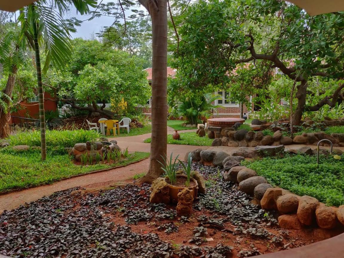 Inn Pondiville Forest Retreat ポンディシェリ エクステリア 写真